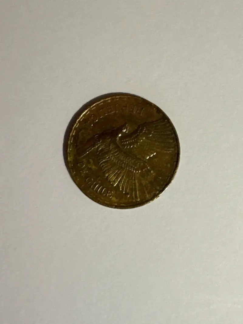 Moneda con águila dorada - 1