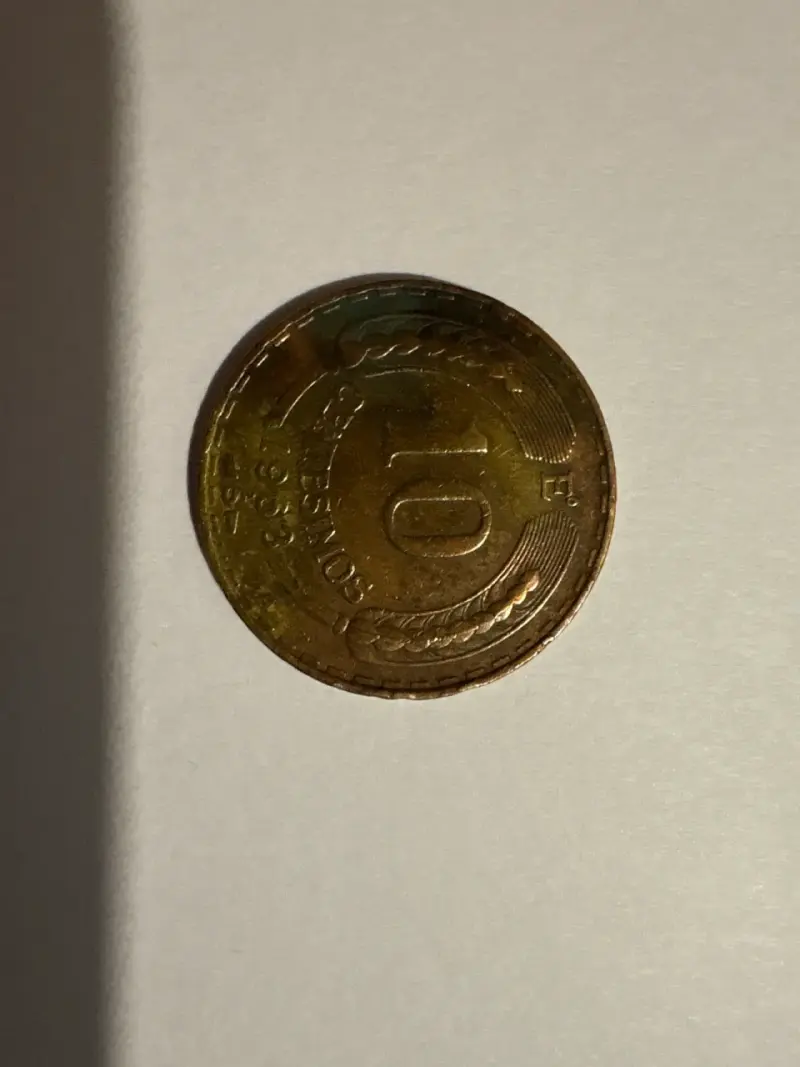 Moneda con águila dorada - 2
