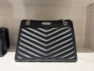 Cartera negra de cuero con cadena Michael Kors - miniatura 4