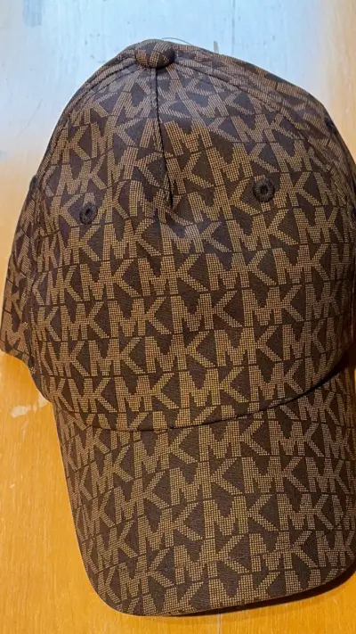 Gorra marrón con patrón MK original - miniatura 3
