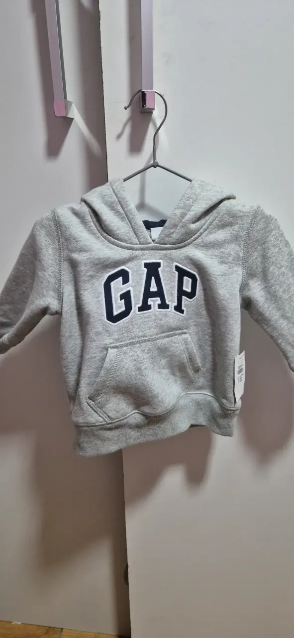 Polerón gris GAP para niño