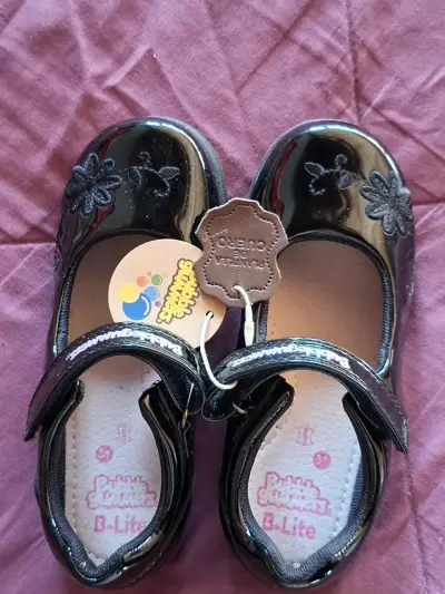 Zapatos negros para niña B-Lite - miniatura 1