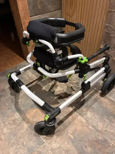 Andador para rehabilitación ajustable - miniatura 3
