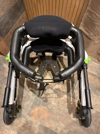 Andador para rehabilitación ajustable - miniatura 5
