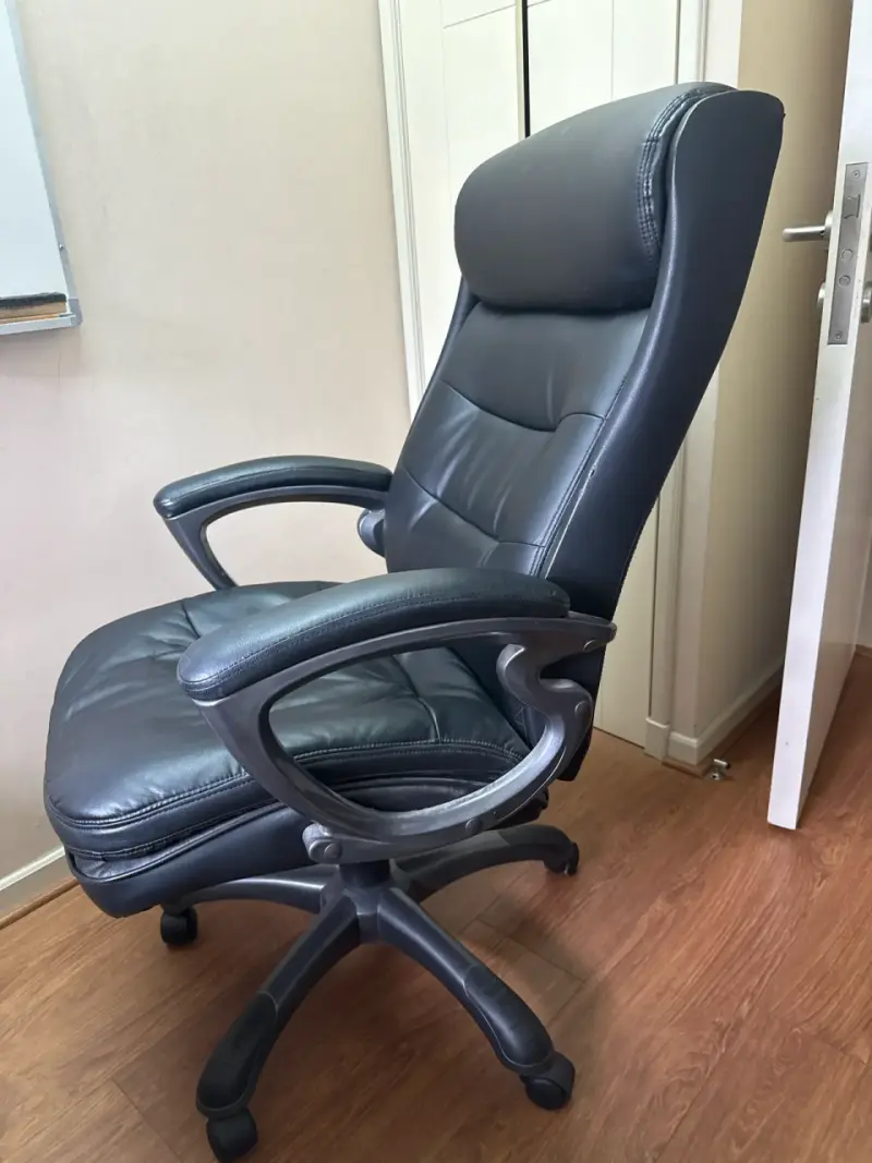 Silla de oficina ejecutiva negra - 2