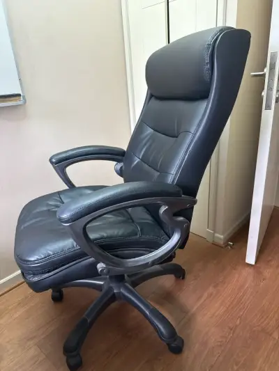 Silla de oficina ejecutiva negra - miniatura 2