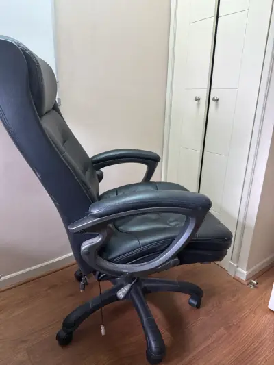 Silla de oficina ejecutiva negra - miniatura 3