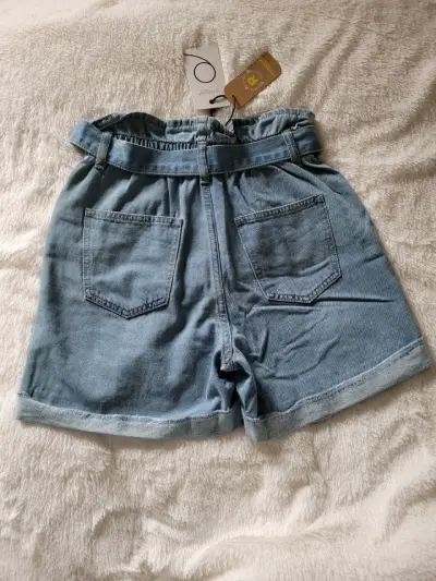 Shorts de mezclilla con cinturón. Nuevos - miniatura 2