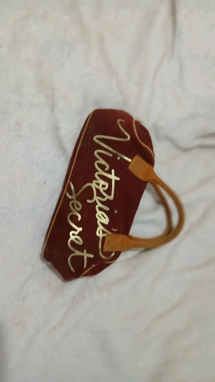 Bolso café Victoria's Secret dorado - 1