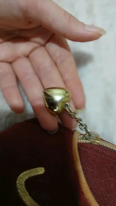 Bolso café Victoria's Secret dorado - miniatura 2