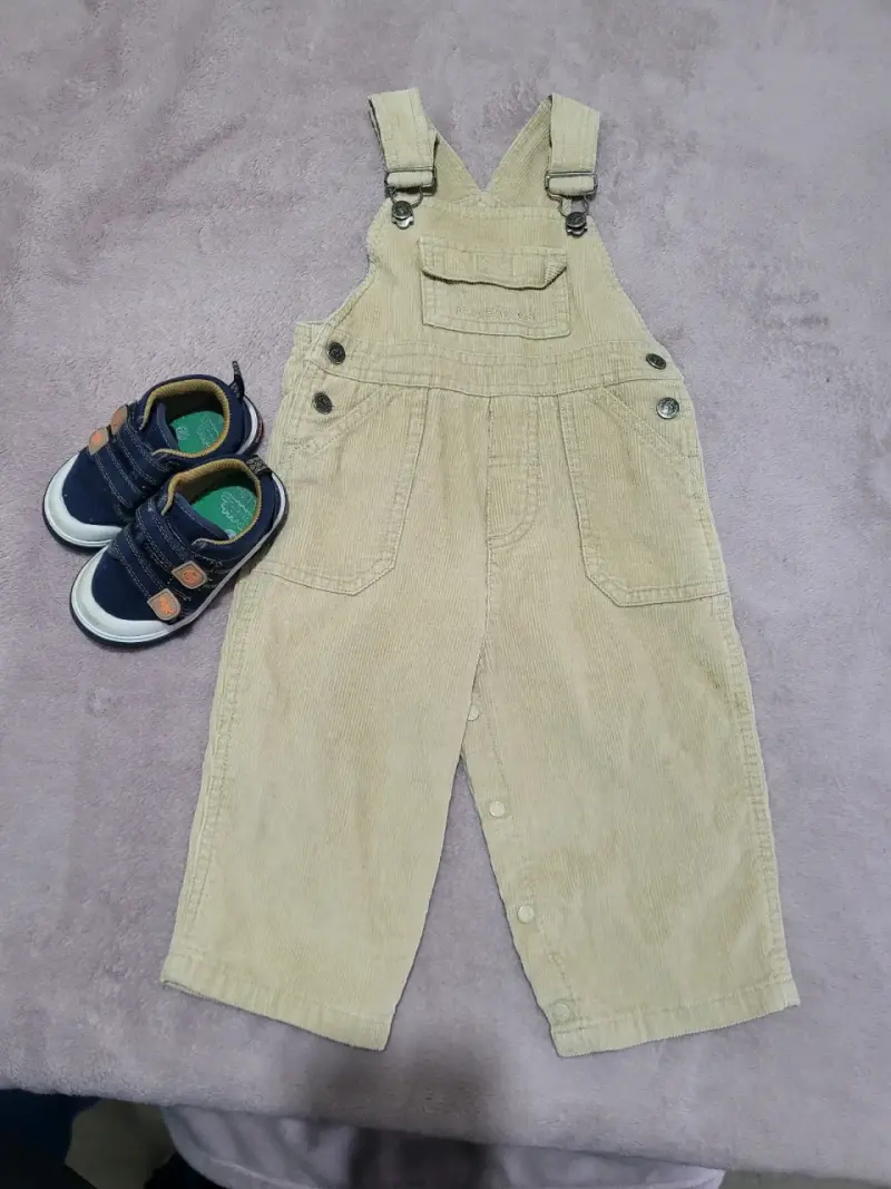Overol beige para niños