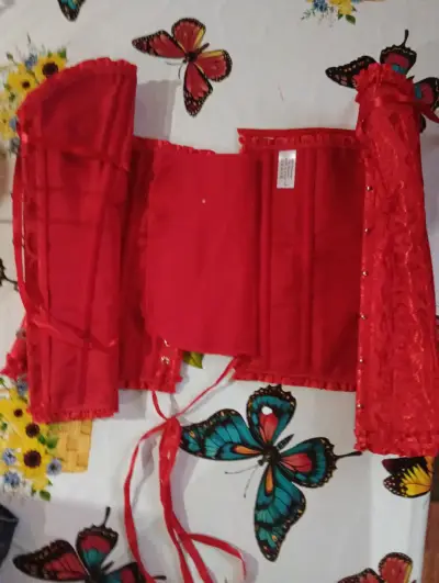Corset rojo con broches - miniatura 2