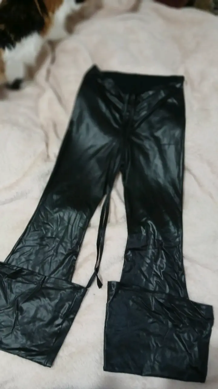Pantalones negros de cuero sintético - 1