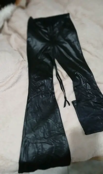 Pantalones negros de cuero sintético - miniatura 2