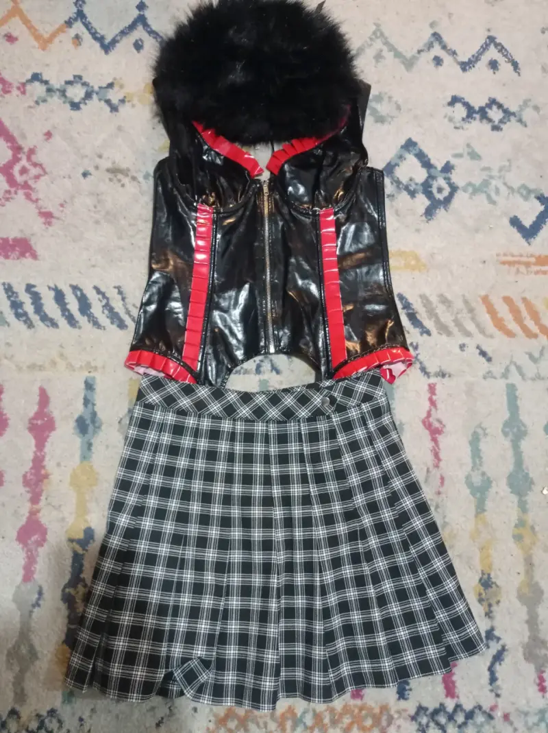 Conjunto rockero negro y rojo - 1