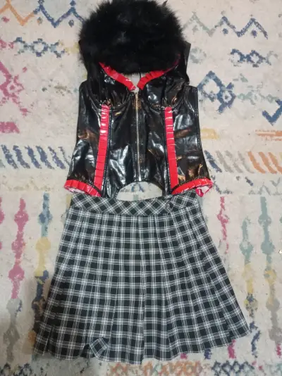 Conjunto rockero negro y rojo - miniatura 1