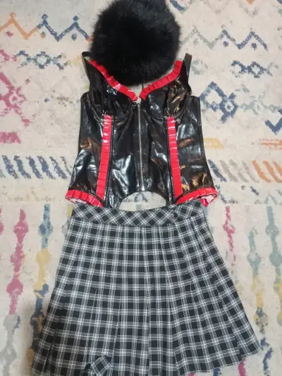 Conjunto rockero negro y rojo - miniatura 2