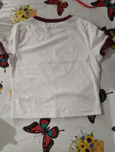 Polera blanca con número burdeos - miniatura 2