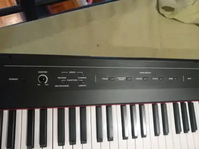 PIANO DIGITAL 88 TECLAS ALESIS RECITAL - Seminuevo - miniatura 4