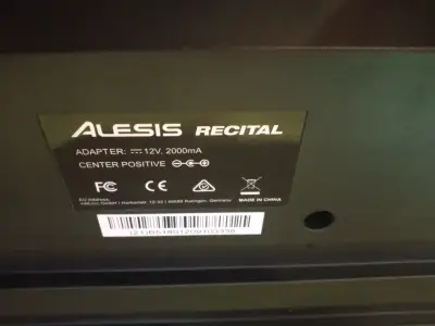 PIANO DIGITAL 88 TECLAS ALESIS RECITAL - Seminuevo - miniatura 5