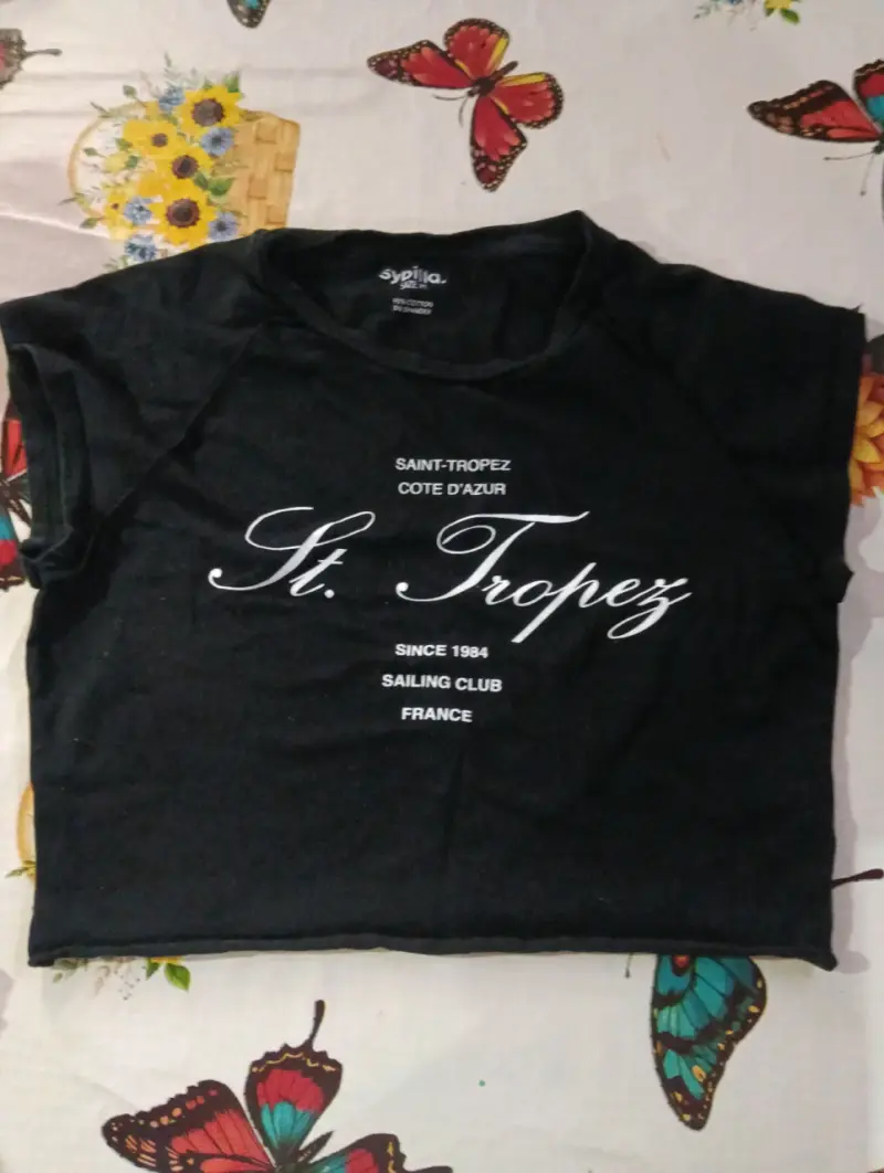 Polera negra y polera celeste - 1
