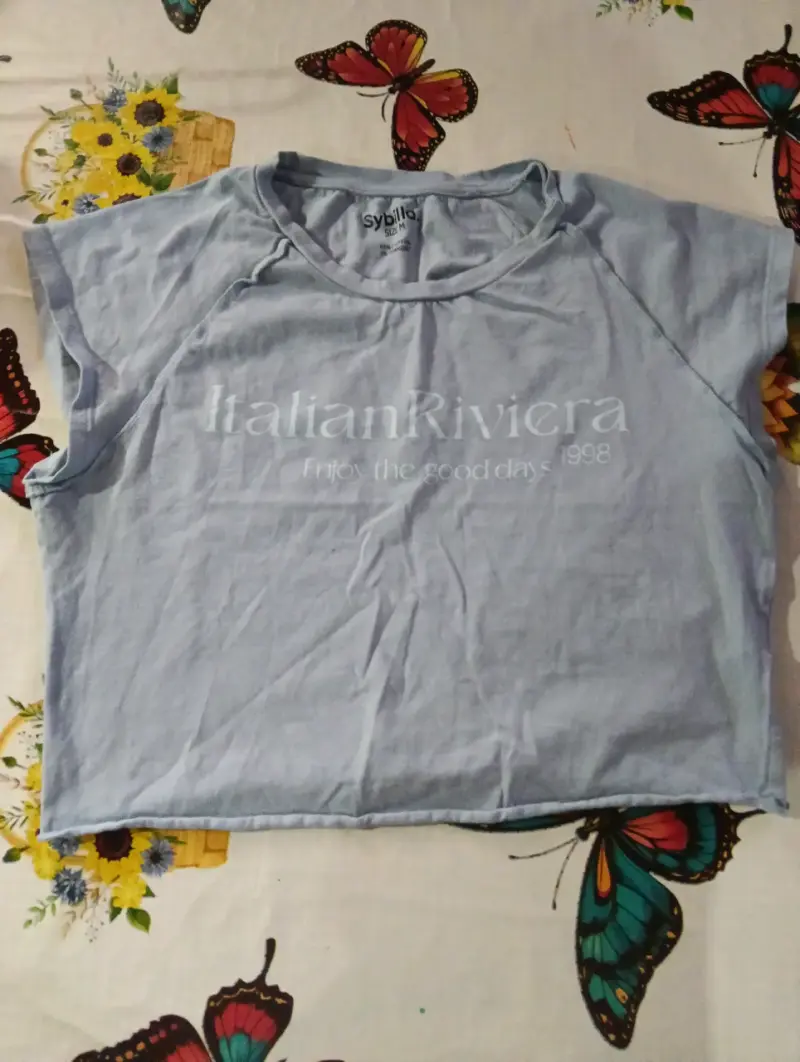 Polera negra y polera celeste - 2