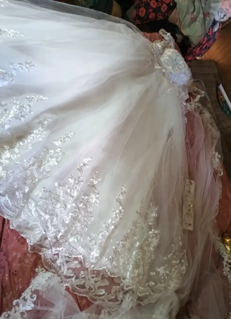 Vestido de novia blanco bordado - 1