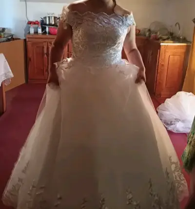 Vestido de novia blanco bordado - miniatura 3