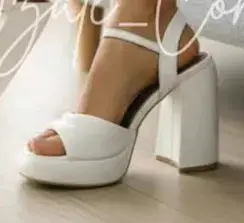 Vestido de novia blanco bordado - miniatura 4