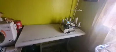 Máquina overlock industrial - miniatura 2