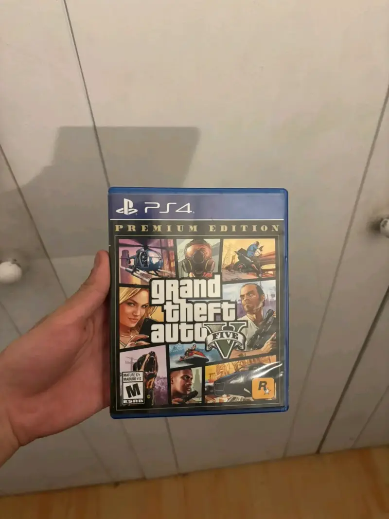 Grand Theft Auto V PS4 - 1