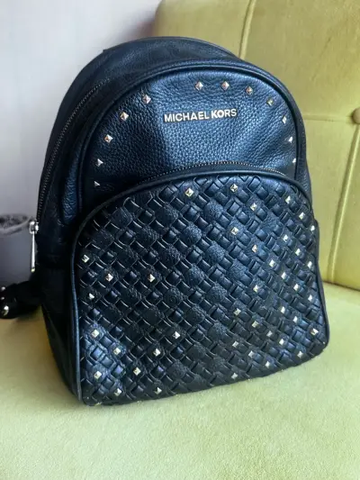 Mochila negra de cuero  con tachas Michael Kors - miniatura 2