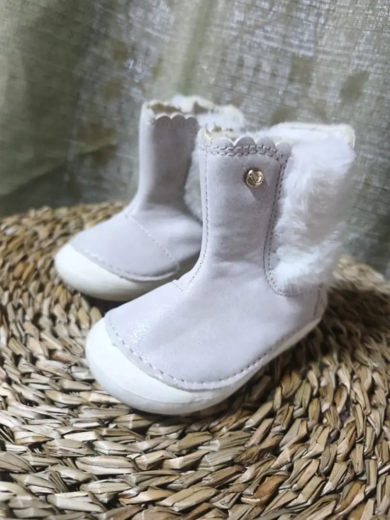 Zapatos de bebé blancos con flores - 2