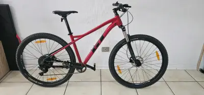 Se vende bicicleta marca GT aro 29 - miniatura 1