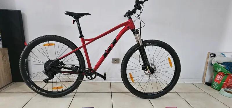 Se vende bicicleta marca GT aro 29 - 2
