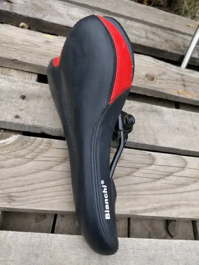 Asiento bicicleta Bianchi negro y rojo - miniatura 1