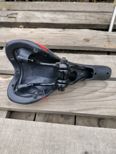 Asiento bicicleta Bianchi negro y rojo - miniatura 3