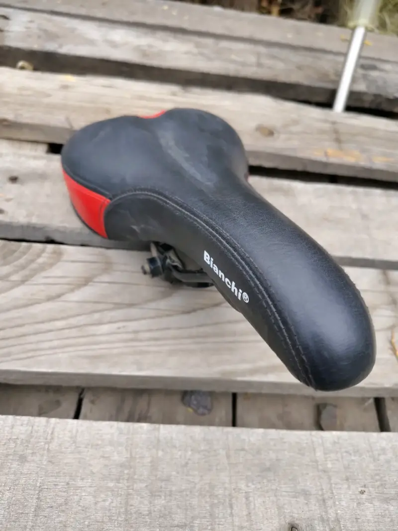 Asiento bicicleta Bianchi negro y rojo - 4