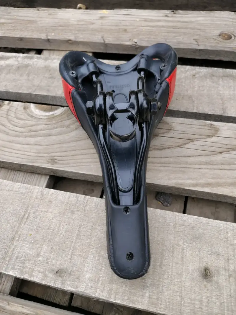 Asiento bicicleta Bianchi negro y rojo - 6