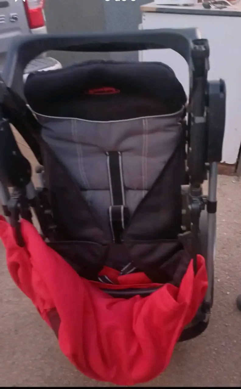Silla de auto para bebé roja - 2
