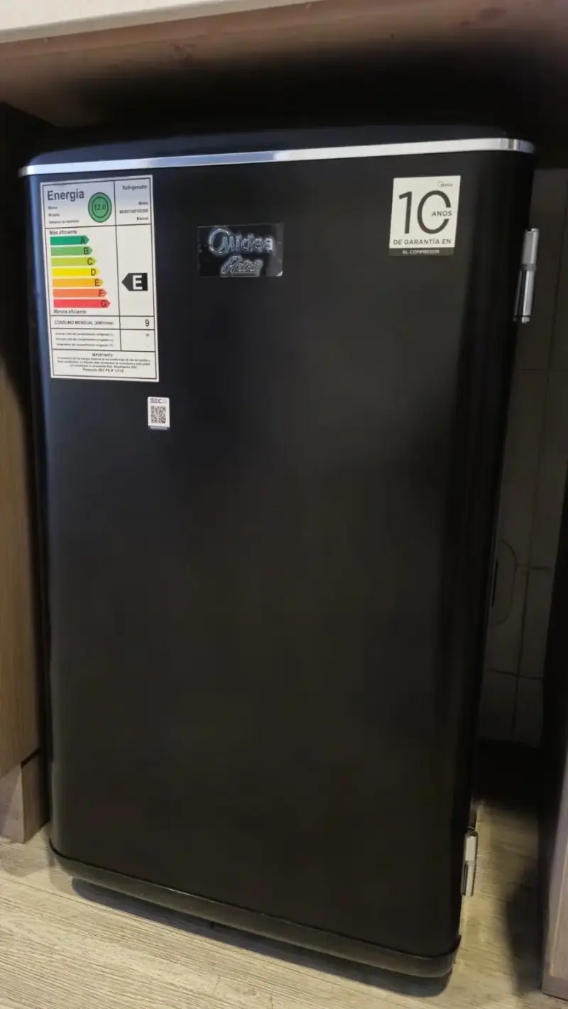 Frigobar frío directo 93lt negro Midea - 1