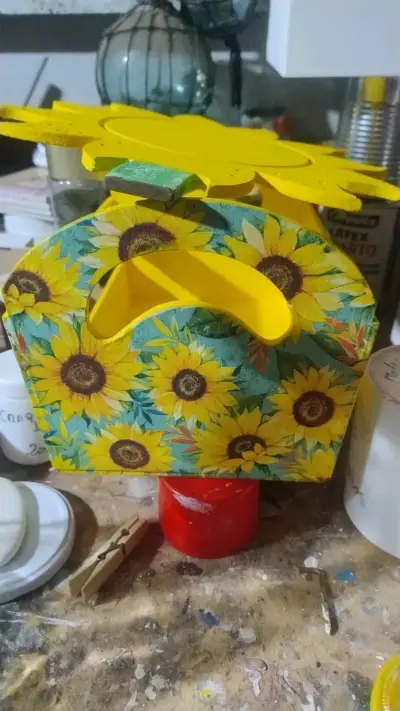 Caja decorativa de girasoles - miniatura 1