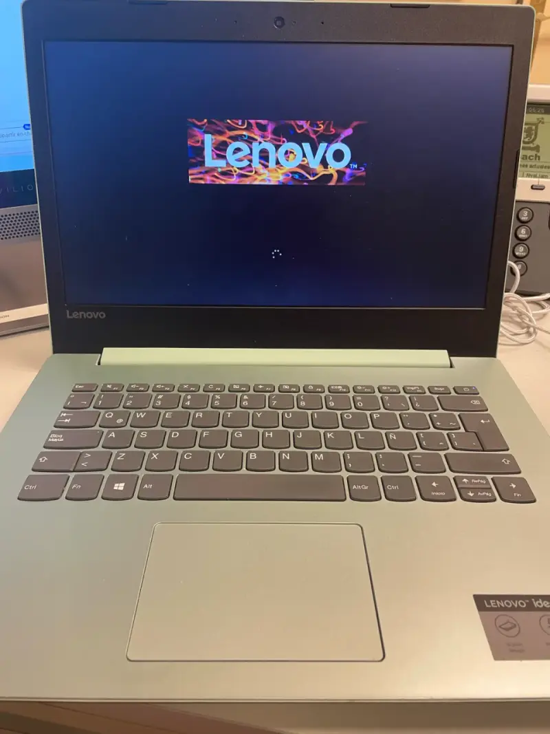 Laptop Lenovo Ideapad usada - 1