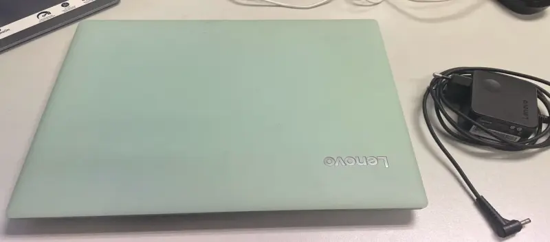 Laptop Lenovo Ideapad usada - 5