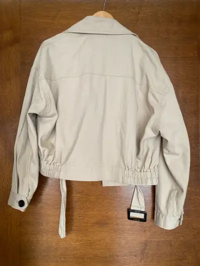 Chaqueta beige con cinturón Zara - miniatura 2