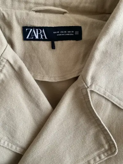 Chaqueta beige con cinturón Zara - miniatura 3