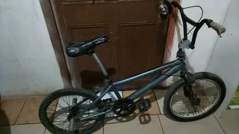 Bicicleta BMX gris - 3