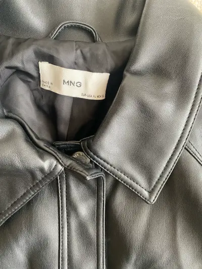 Chaqueta negra MANGO - miniatura 3