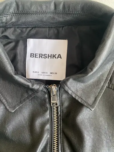 Chaqueta negra estilo biker - miniatura 3