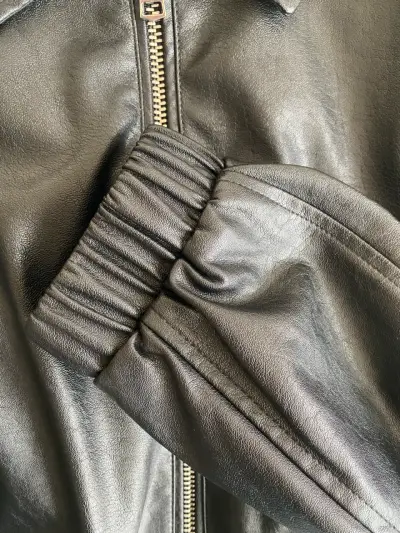 Chaqueta negra estilo biker - miniatura 4